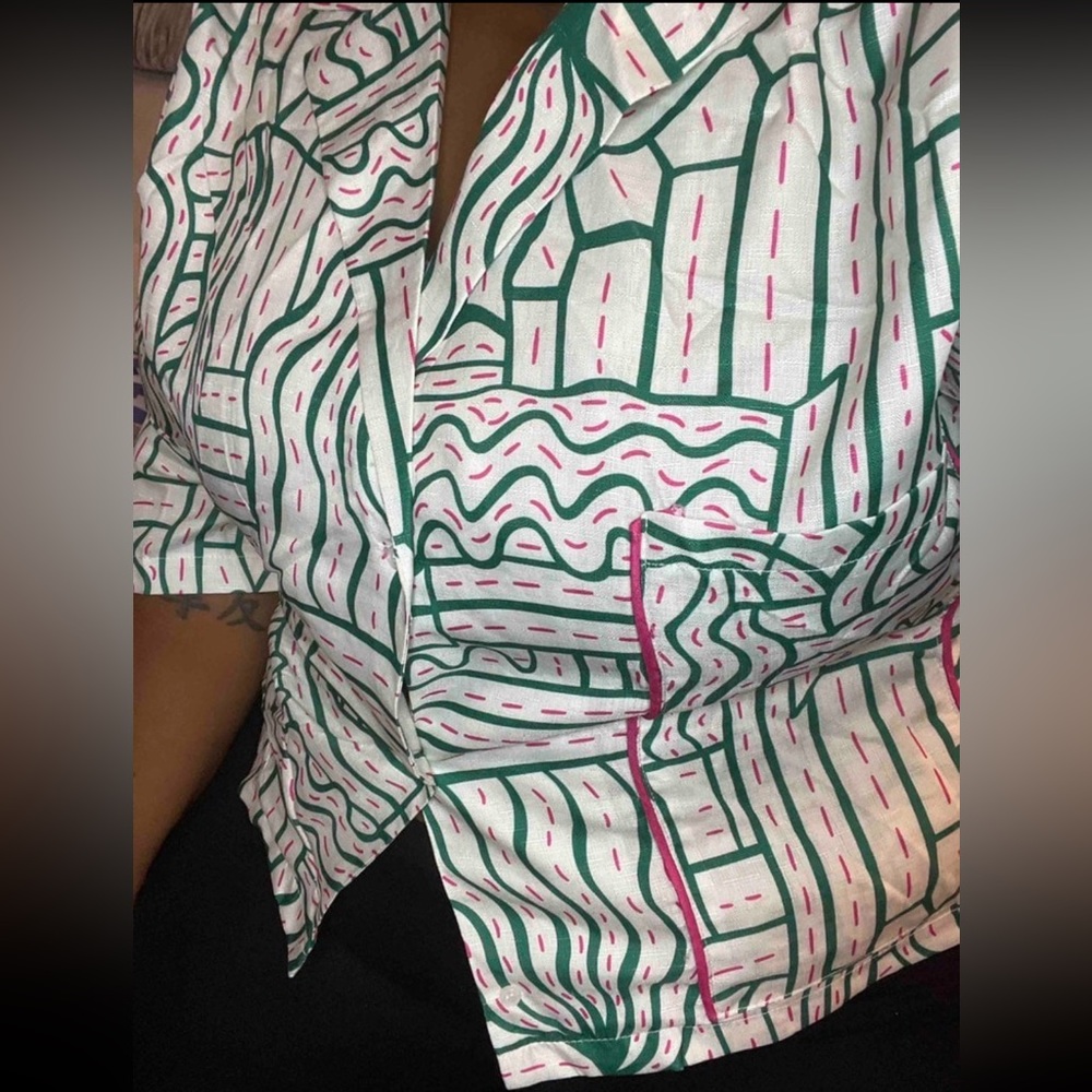 Plus Abstract Graphic Blouse - Picture 2 of 3